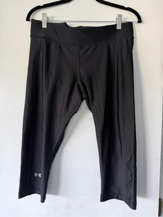 Under Armour Pants - Women's Under Armour Heatgear Compression Capri Leggings. Size L.